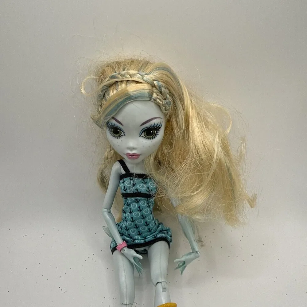 Monster High Doll Classroom Mad Science Lagoona Blue G1 2011 No Stand Or Coat